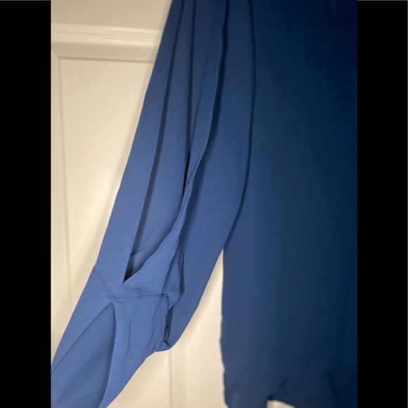 NWT Express navy blue hi-low shear top with open slit sleeves. - Picture 6 of 9